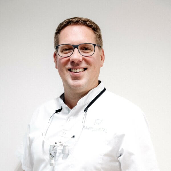 Dr. Robert Bartl